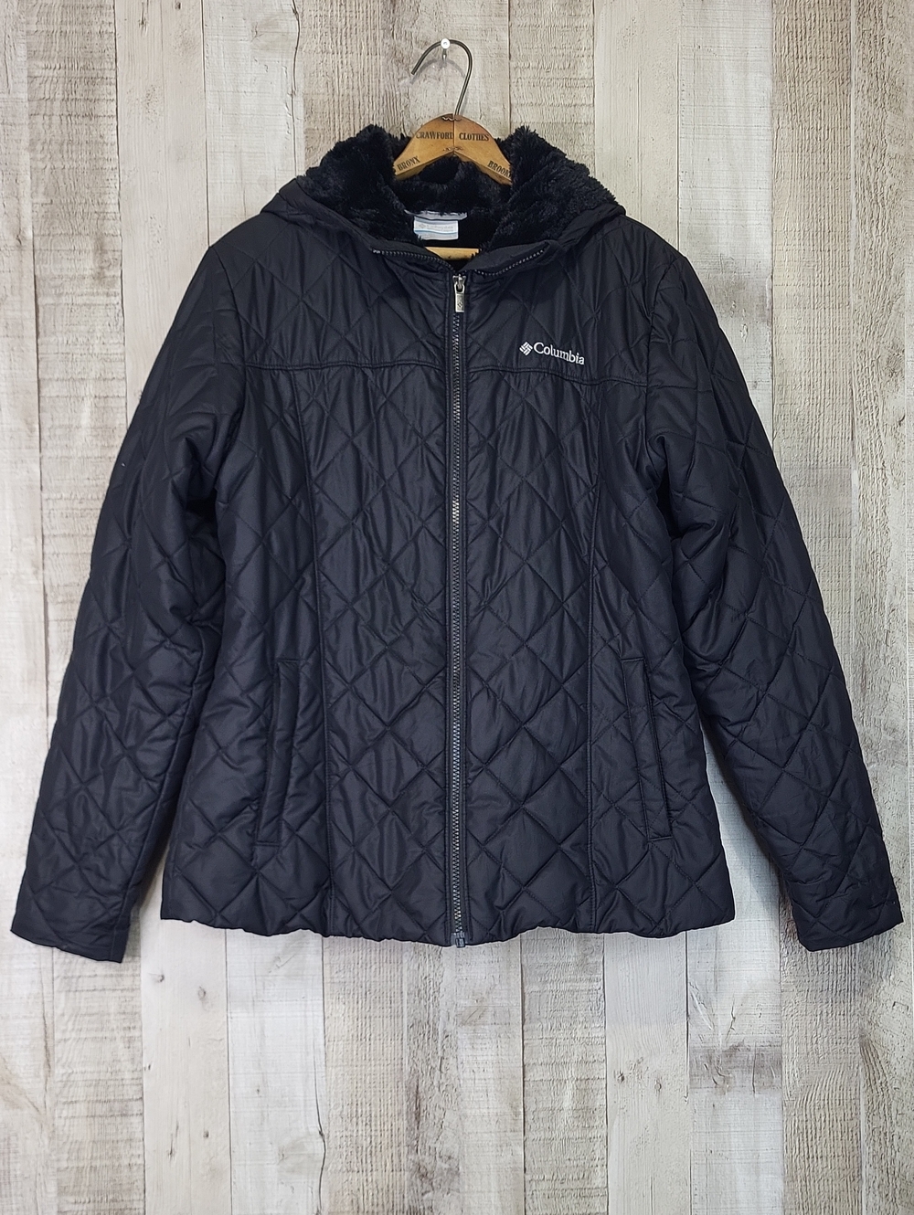 Columbia Women's Black Quilted Hooded Jacket. Faux Fur Lined. Size Large.